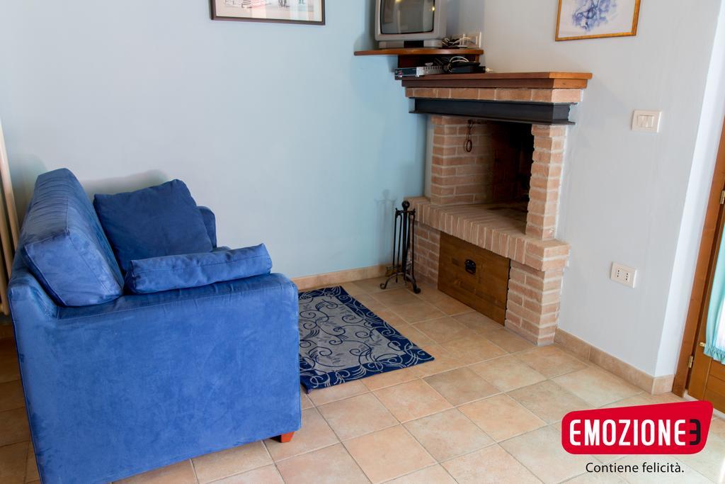 Country House Angelo Blu Urbania Bagian luar foto